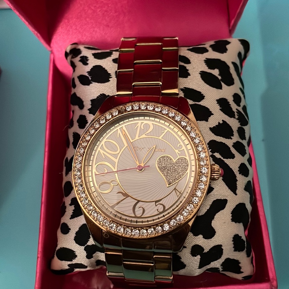 Beautiful gold link watch
